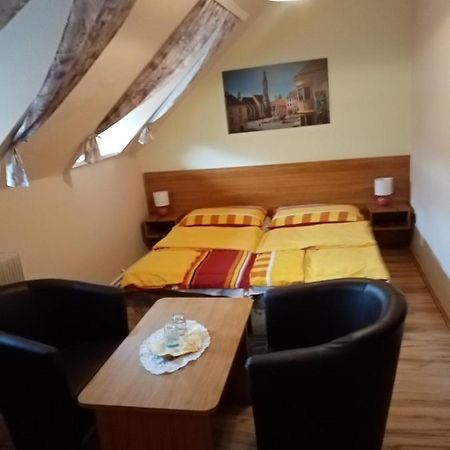 Hotel Toeroek Vendeghaz Šoproň Exteriér fotografie